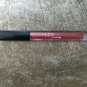 HUDA BEAUTY Makeup - Huda Lip Strobe in Saucey HUDA BEAUTY Makeup - Huda Lip Strobe in Saucey